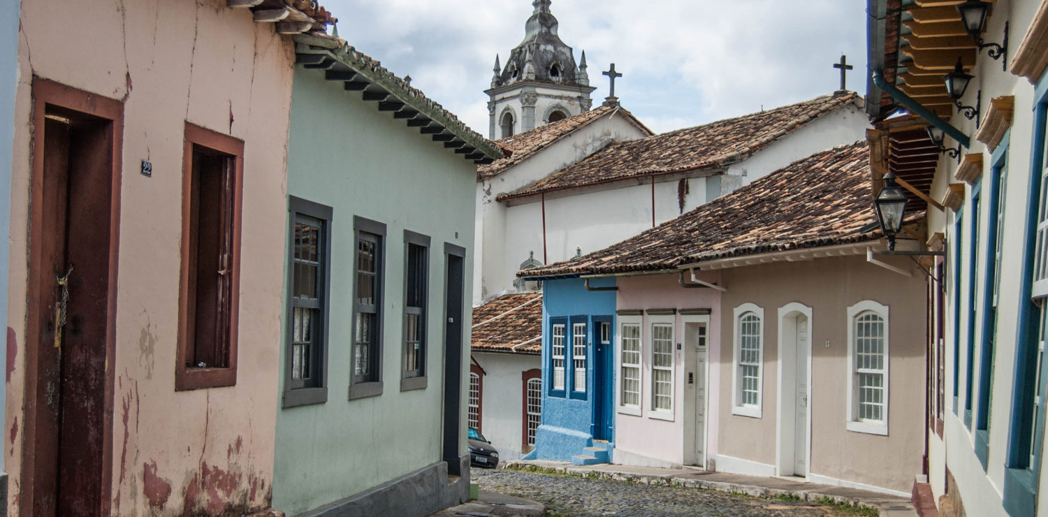 A paved road in Minas Gerais
