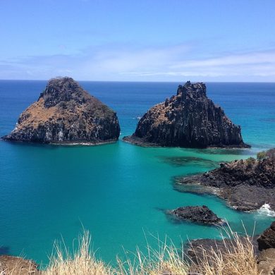 rochers cote fernando de Noronha