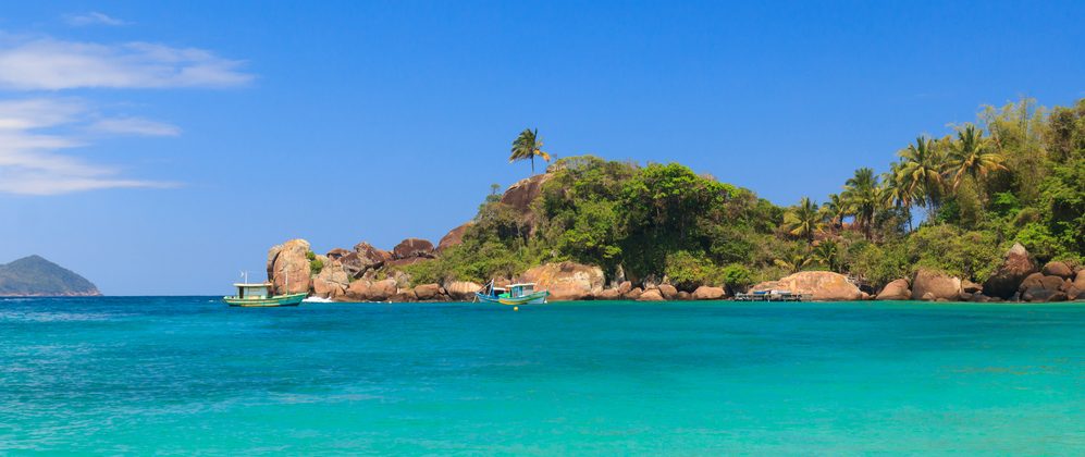 Blue waters, rocky shore and lush vegetation at Ilha Grande. 