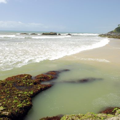 A surfer going to paddle out at Itacaré.
